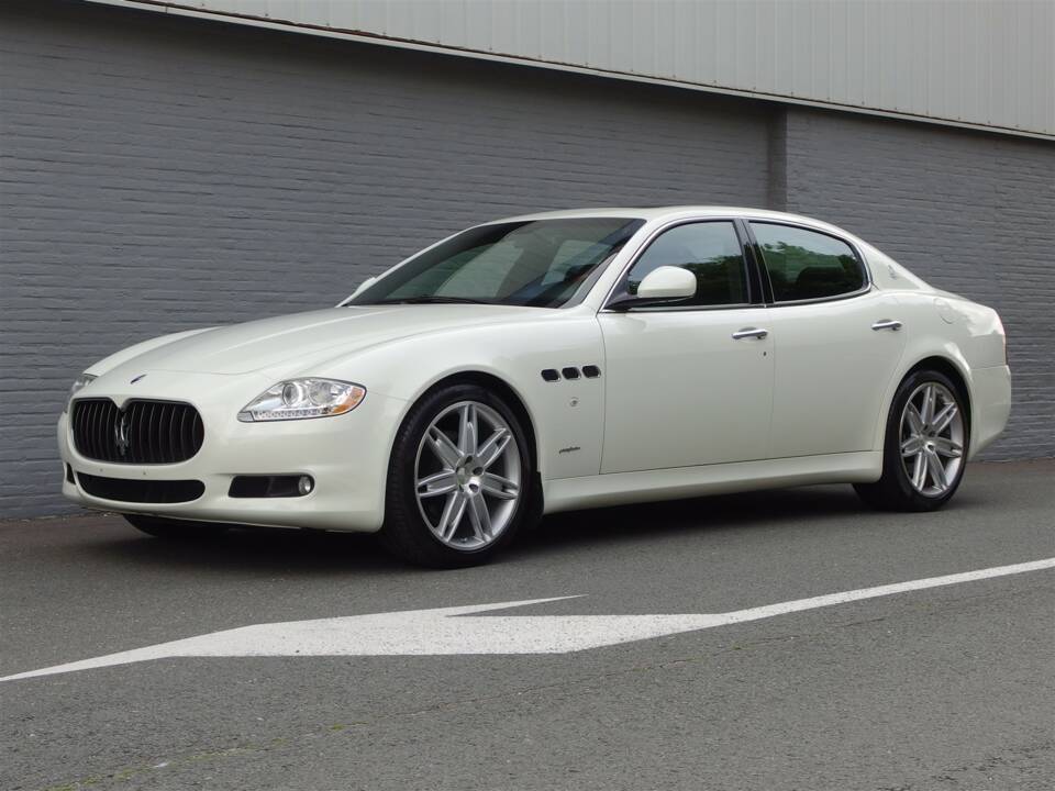 Image 2/99 de Maserati Quattroporte 4.2 (2010)
