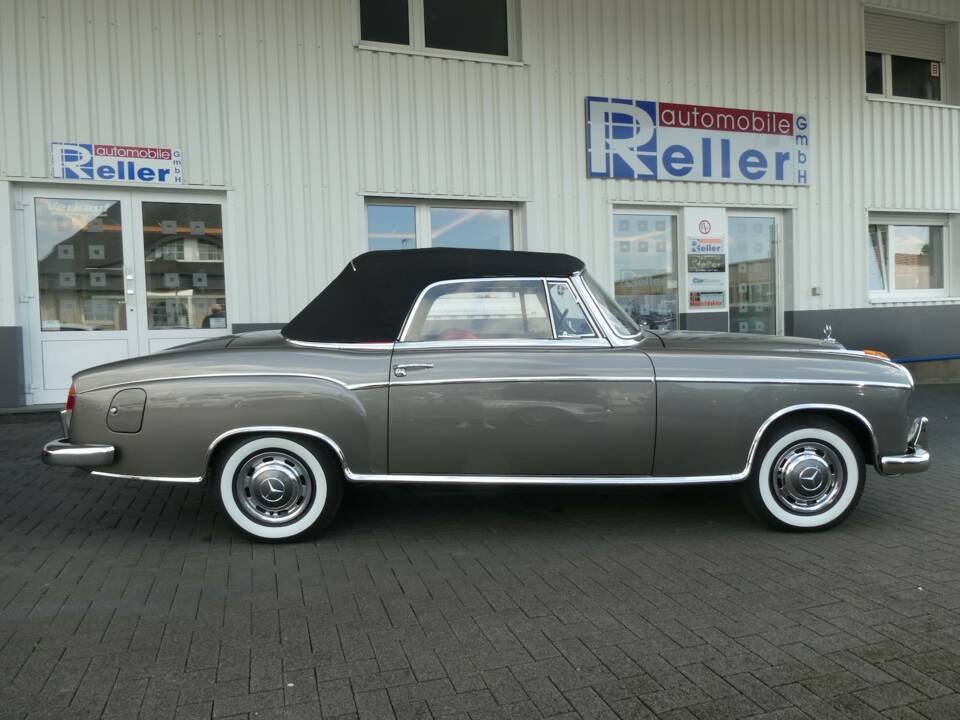 Image 7/23 of Mercedes-Benz 220 SE Cabriolet (1959)