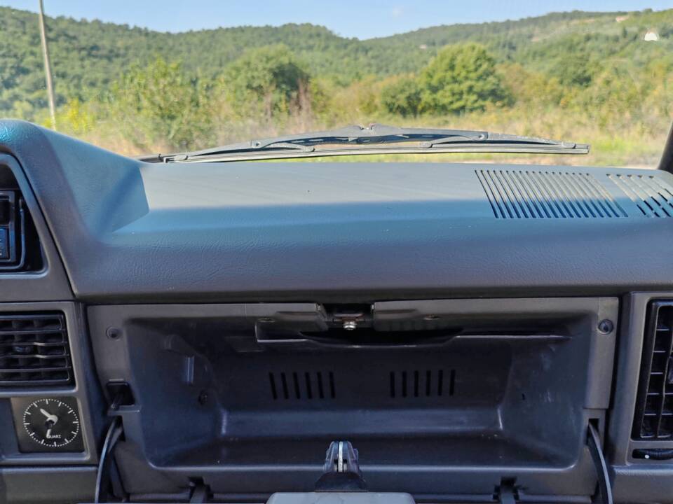 Bild 26/36 von Opel Corsa 1.6 GSi (1989)