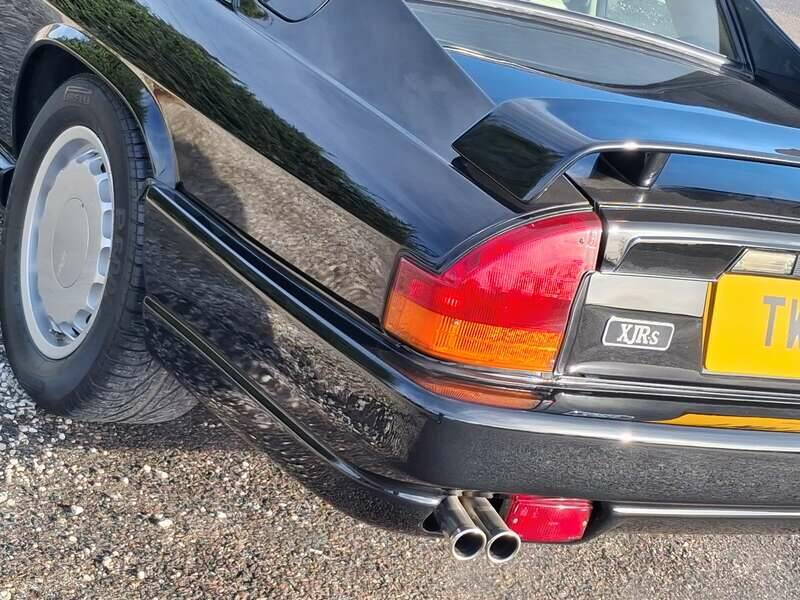 Image 26/41 de Jaguar XJRS 6.0 (1990)