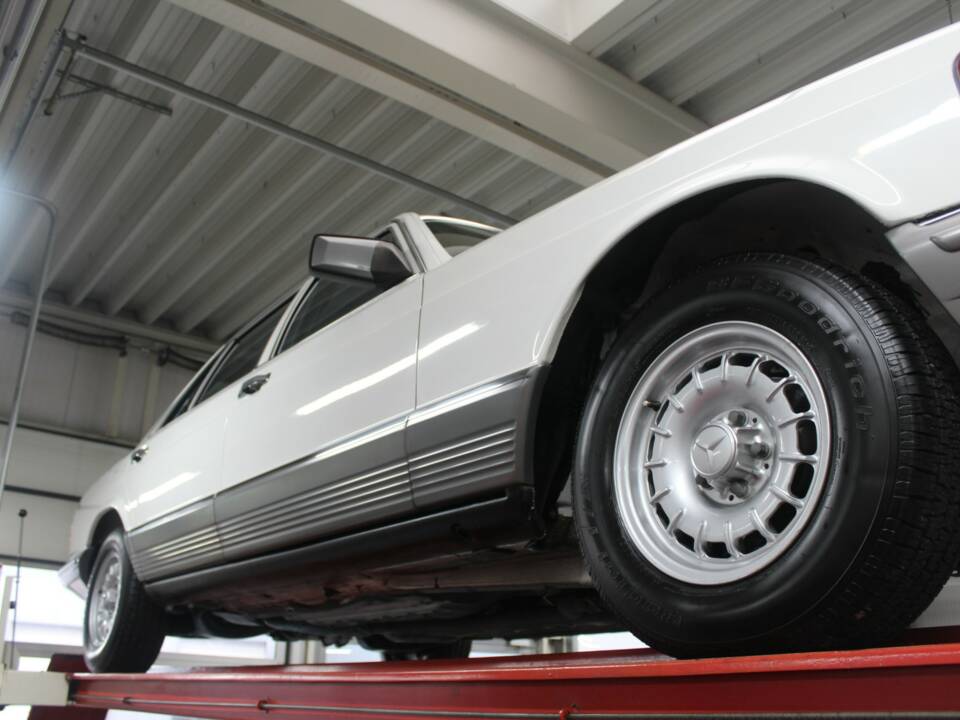 Afbeelding 12/50 van Mercedes-Benz 380 SEL (1983)