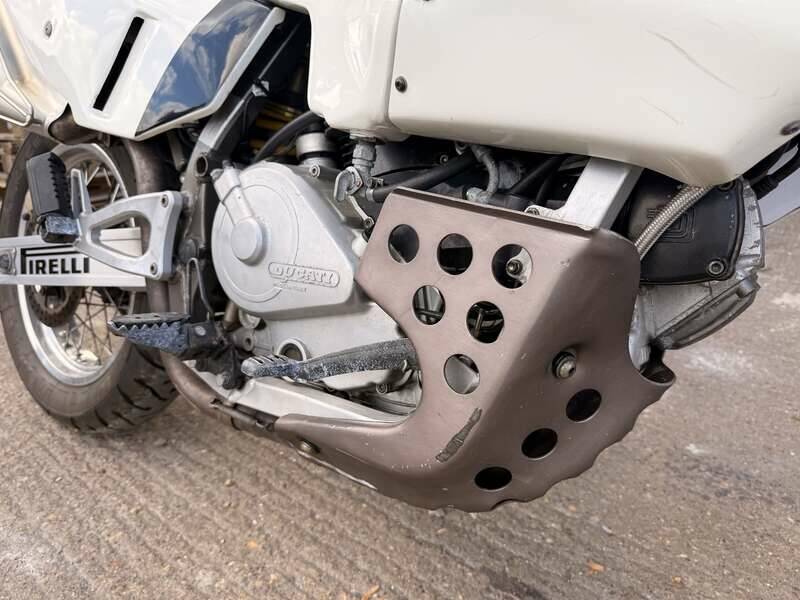 Image 16/40 of Cagiva DUMMY (1994)