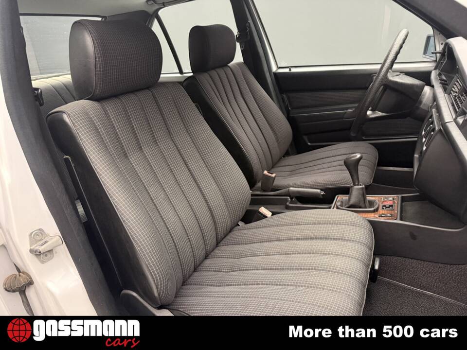 Imagen 10/15 de Mercedes-Benz 190 (1987)