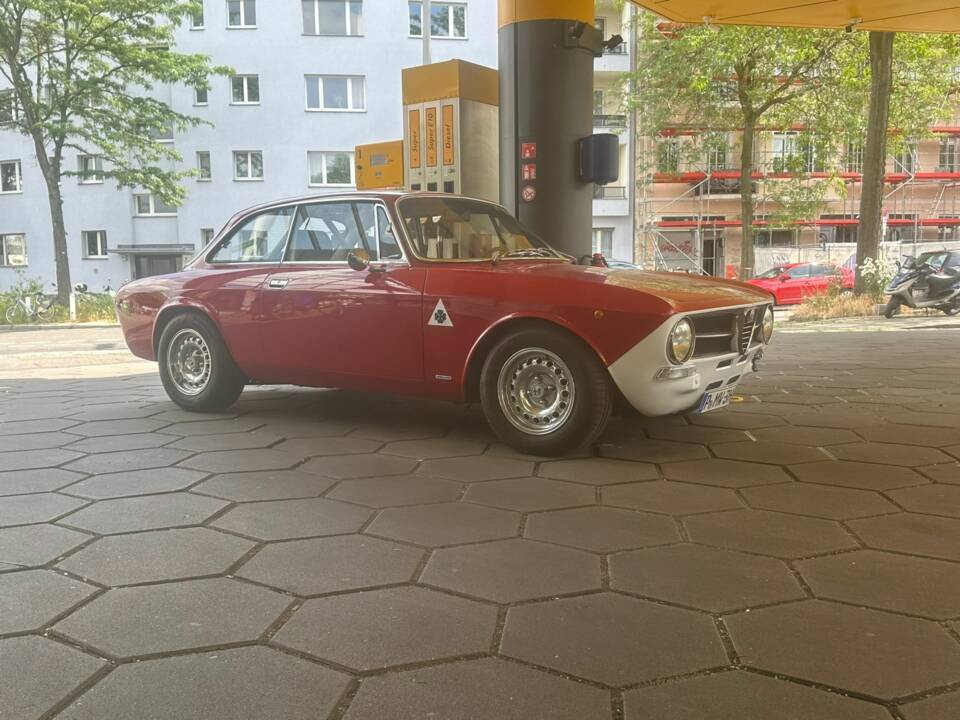 Image 2/29 of Alfa Romeo Giulia 1600 GT Junior (1972)