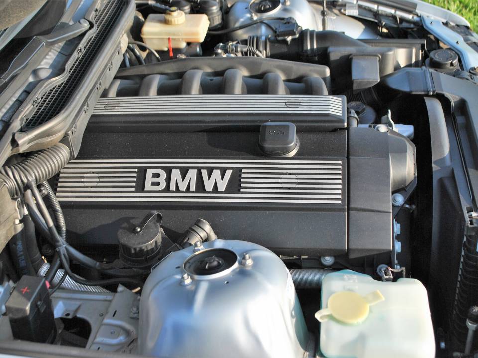 Image 40/50 de BMW 323i (1996)