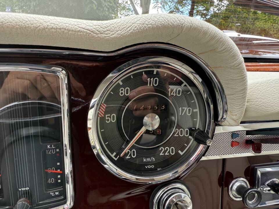Image 18/26 de Mercedes-Benz 230 SL (1965)