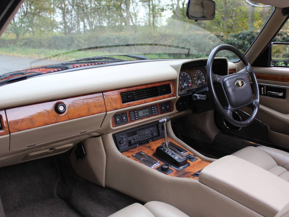 Image 11/21 of Jaguar XJS 5.3 V12 (1992)