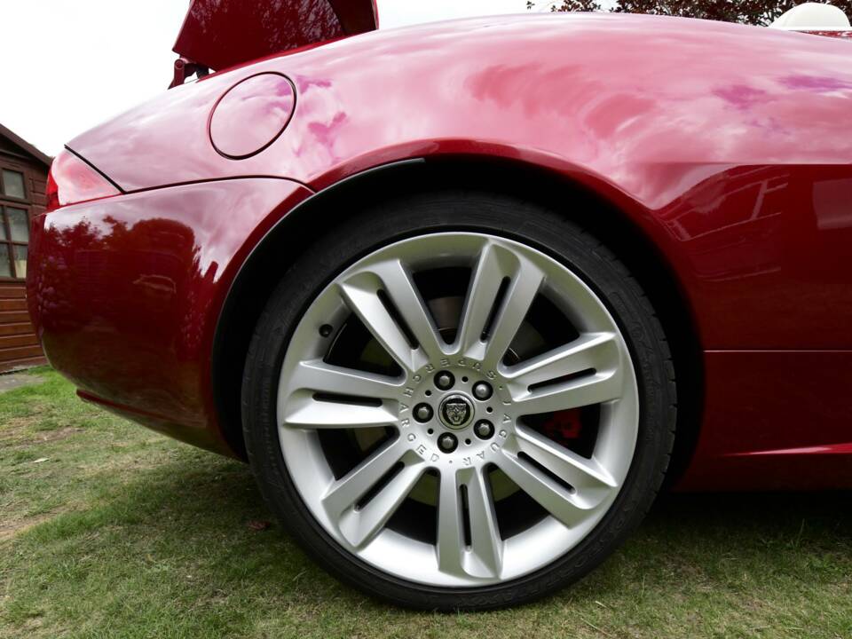 Image 42/50 of Jaguar XKR (2013)