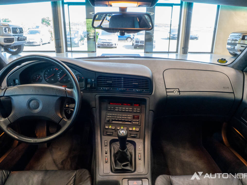 Image 37/46 of BMW 850CSi (1993)
