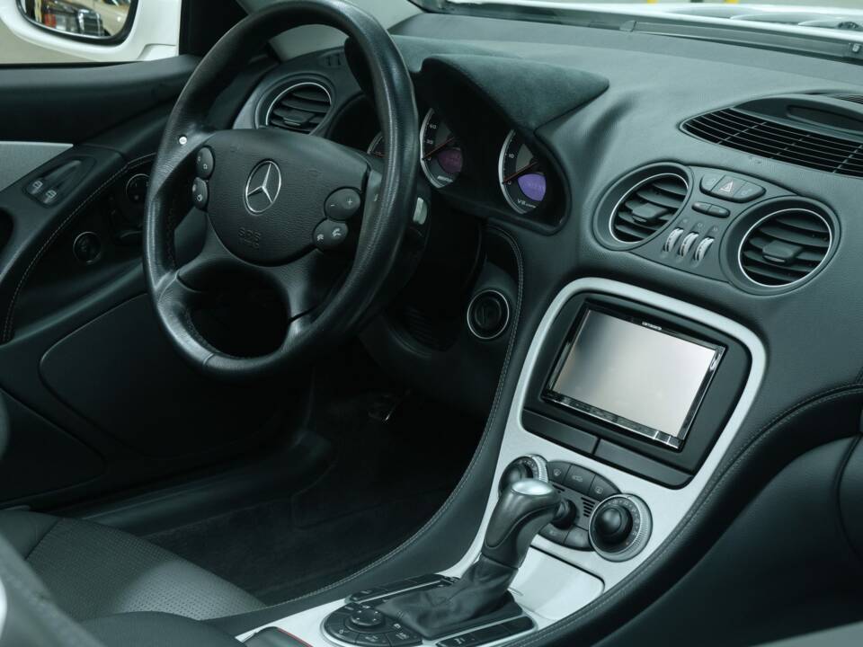 Image 47/50 of Mercedes-Benz SL 55 AMG (2003)