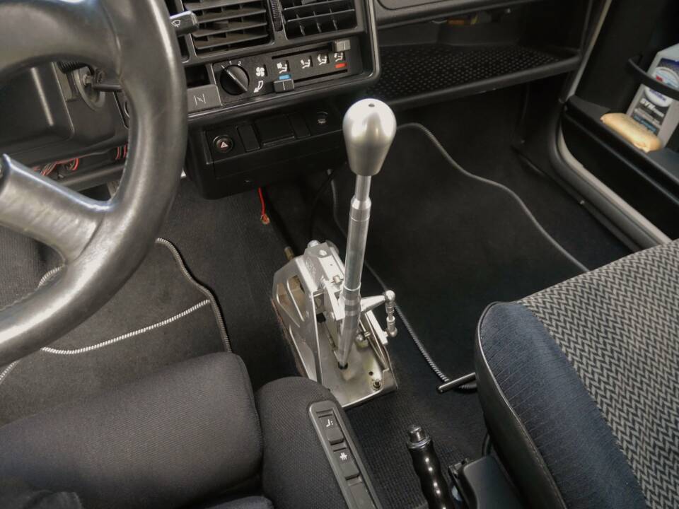 Image 20/26 of Citroën AX Sport (1987)