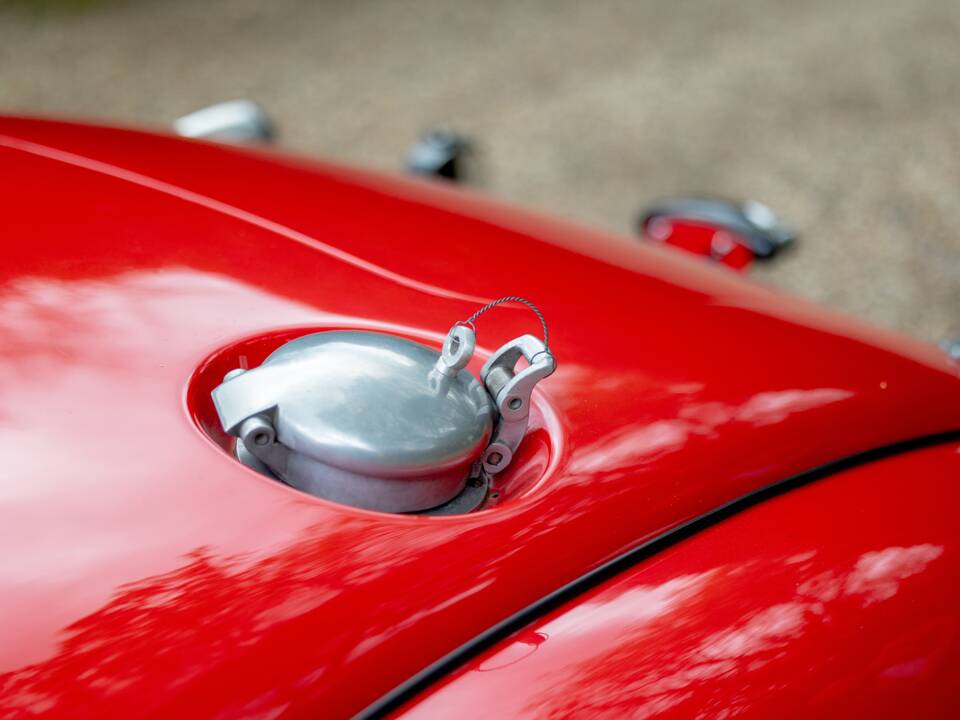 Image 27/50 of Jaguar XK 120 OTS (1950)