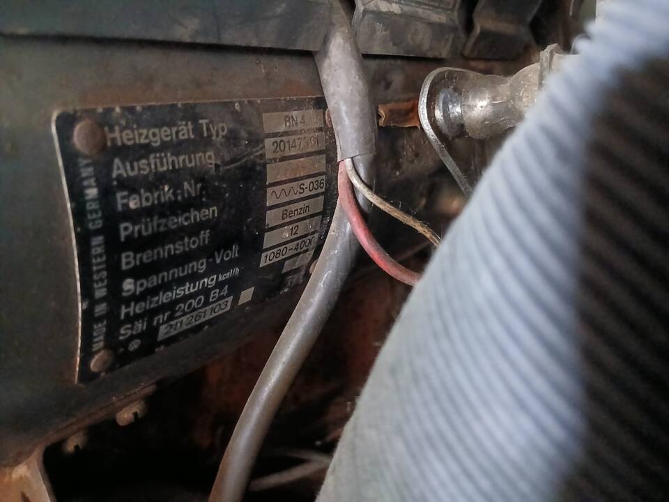 Image 33/34 of Volkswagen T2b Westfalia (1973)