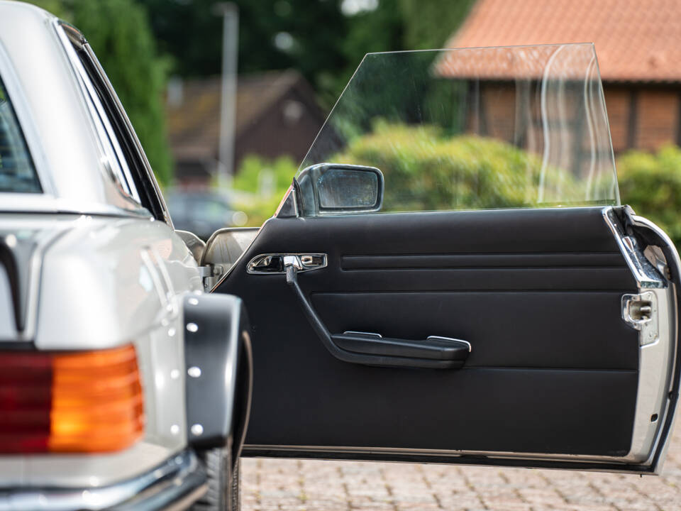 Image 63/68 of Mercedes-Benz 500 SL (1984)