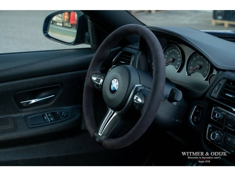 Image 18/50 of BMW M4 CS (2018)