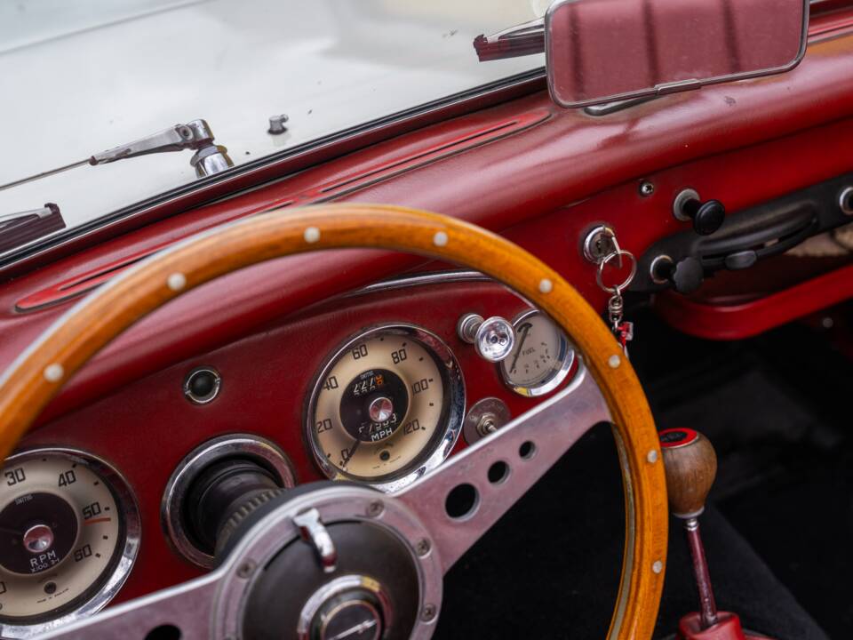 Image 19/72 de Austin-Healey 3000 Mk II (BJ7) (1962)