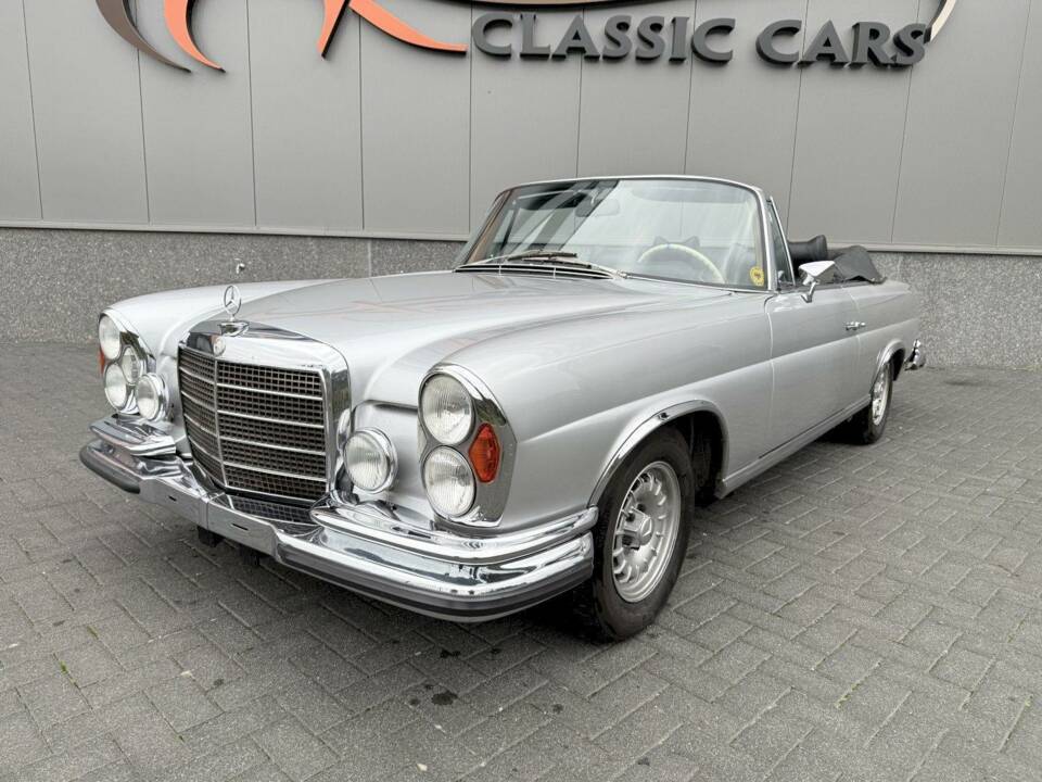Image 3/35 de Mercedes-Benz 280 SE 3,5 (1970)