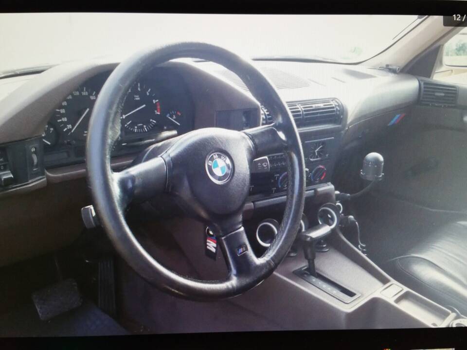 Bild 13/16 von BMW 525i (1988)