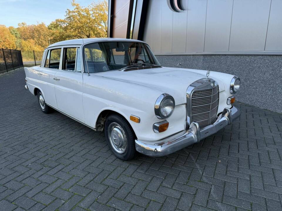 Bild 5/50 von Mercedes-Benz 230 (1968)