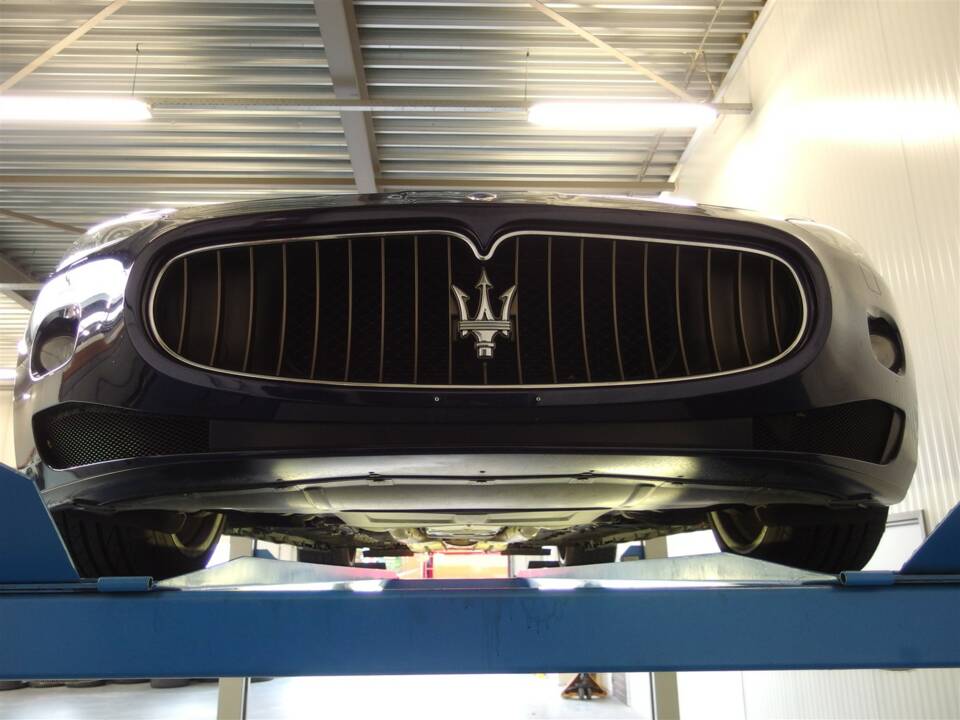 Image 86/99 of Maserati GranTurismo 4.2 (2008)