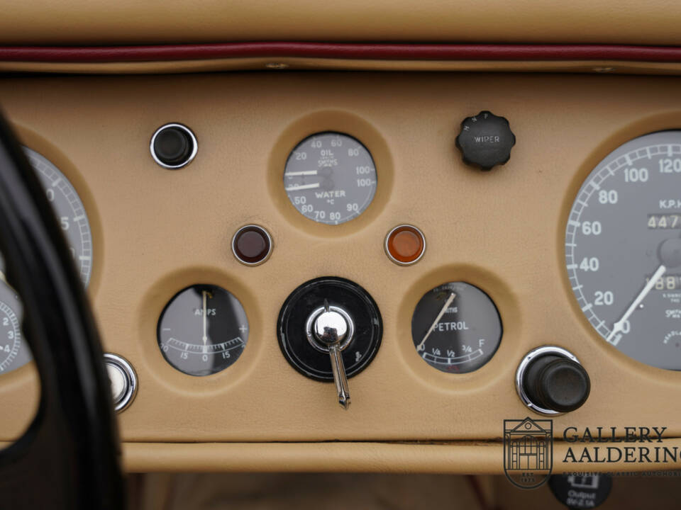 Image 36/50 of Jaguar XK 140 SE-C OTS (1956)