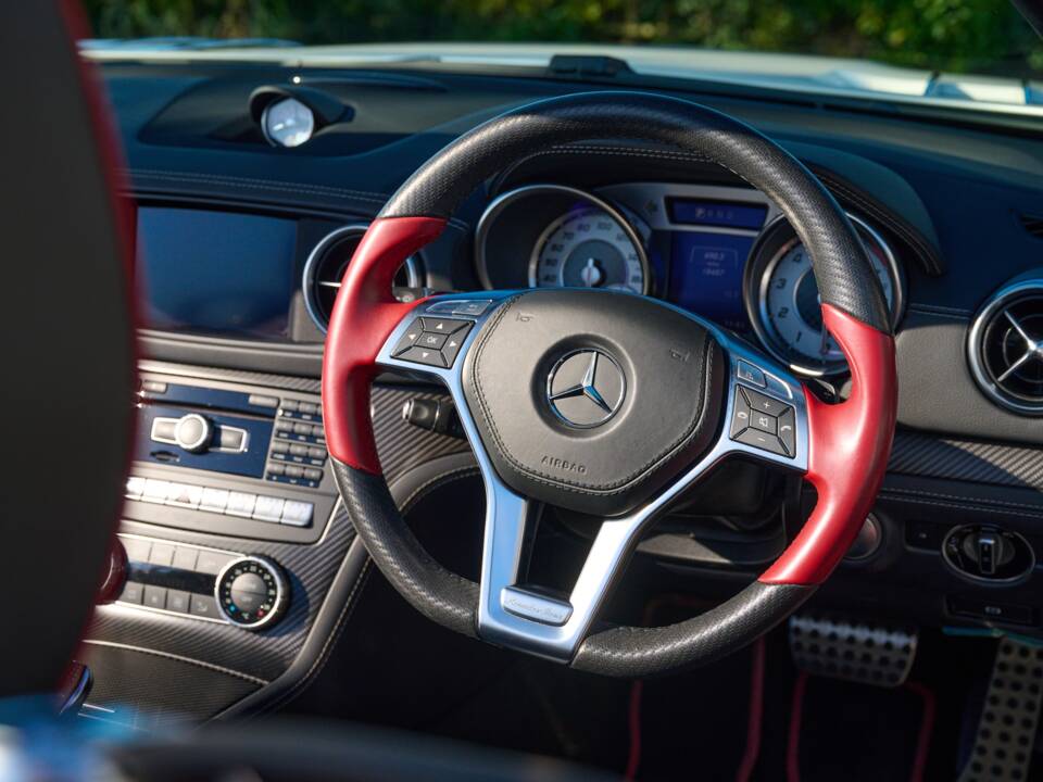 Immagine 48/50 di Mercedes-Benz SL 400 (2015)