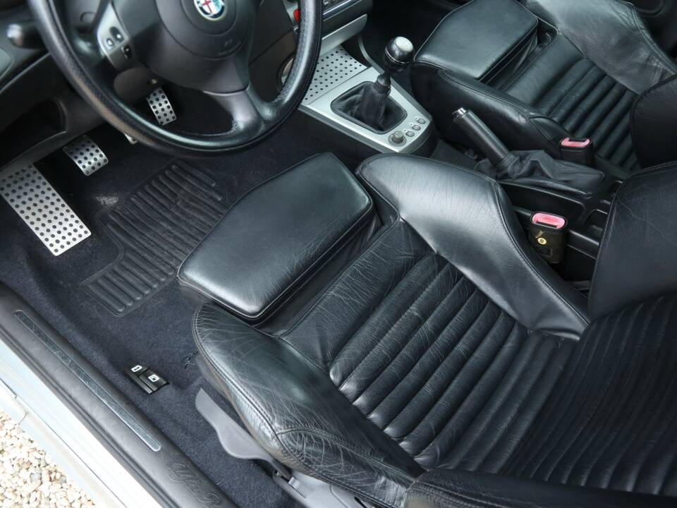 Afbeelding 41/50 van Alfa Romeo 156 3.2 V6 GTA (2004)