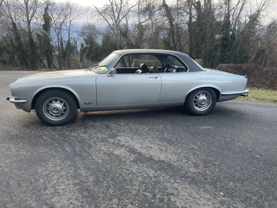 Image 14/20 de Jaguar XJ 6 C 4.2 (1975)