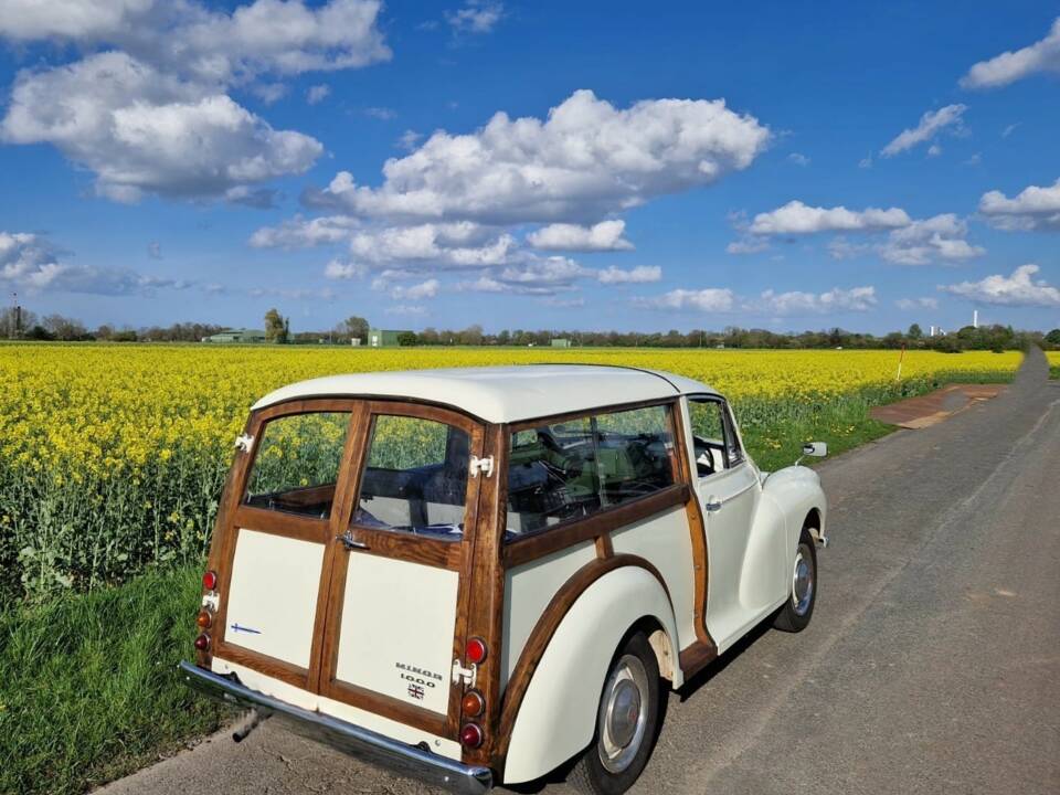Image 4/15 of Morris Minor 1000 Traveller (1971)