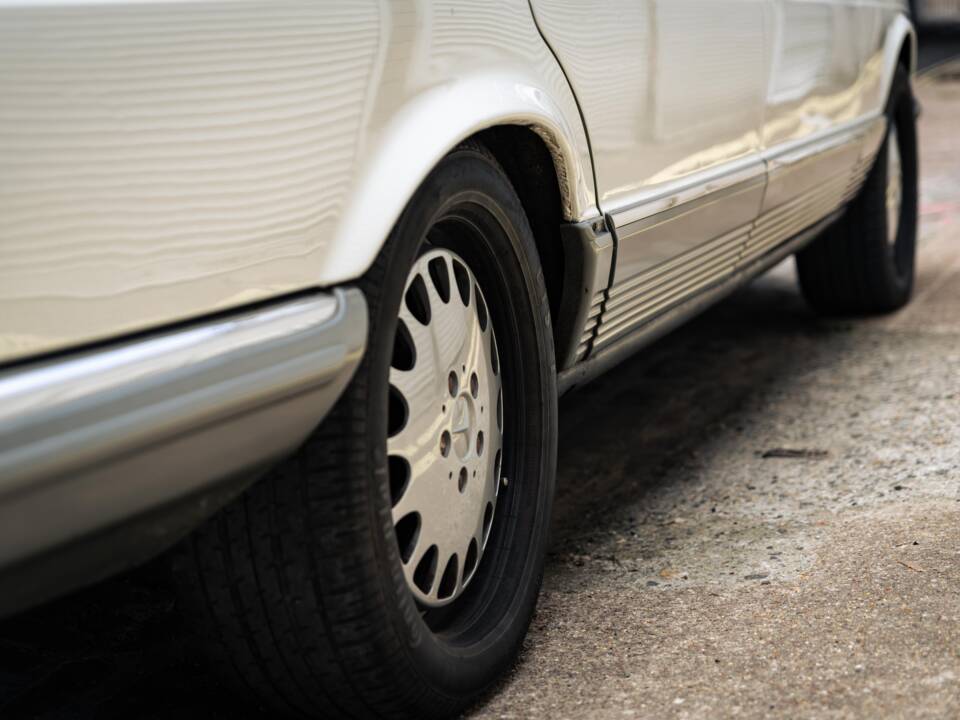 Image 31/50 of Mercedes-Benz 500 SEL (1984)