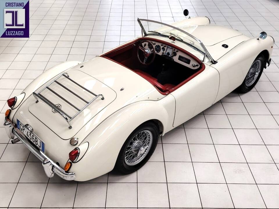 Image 6/59 of MG MGA 1500 (1958)