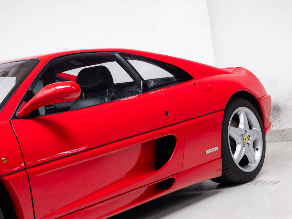 Bild 29/41 von Ferrari F 355 Berlinetta (1996)