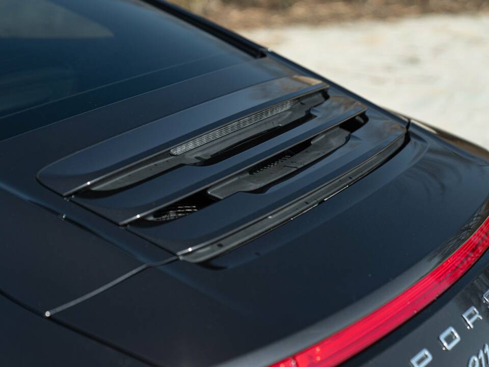 Image 16/50 of Porsche 911 Carrera 4S (2015)