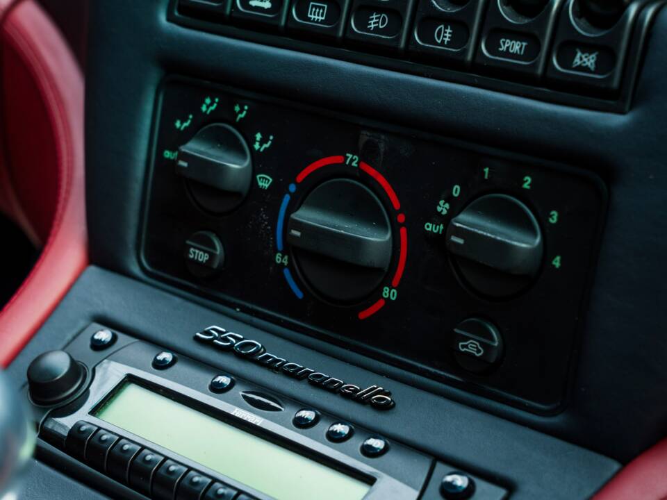 Bild 33/66 von Ferrari 550 Maranello (2000)