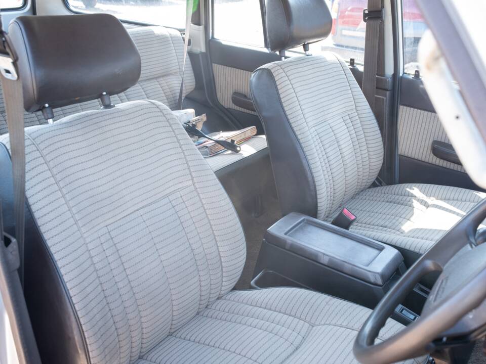 Image 27/46 of Toyota Land Cruiser FJ 62 (1988)