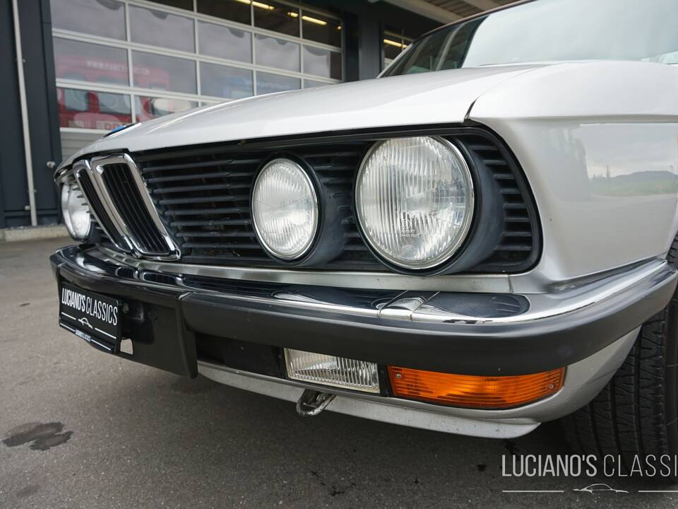 Image 15/59 of BMW 528i (1982)