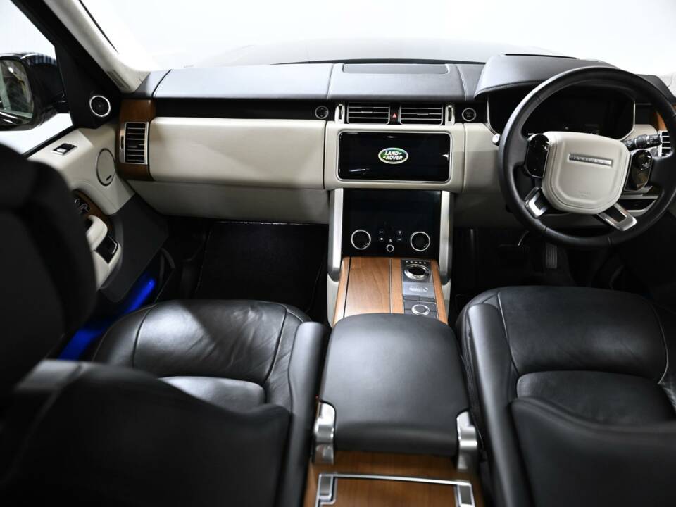 Bild 32/50 von Land Rover Range Rover Autobiography SDV8 (2018)