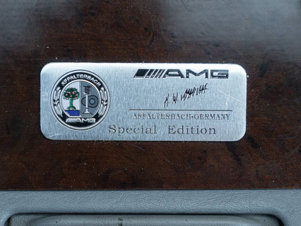 Image 43/50 of Mercedes-Benz SL 320 (1997)
