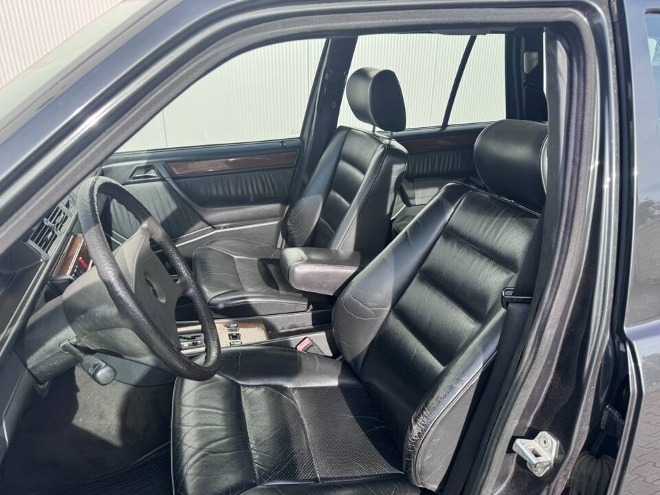 Image 10/29 of Mercedes-Benz 300 TE (1989)
