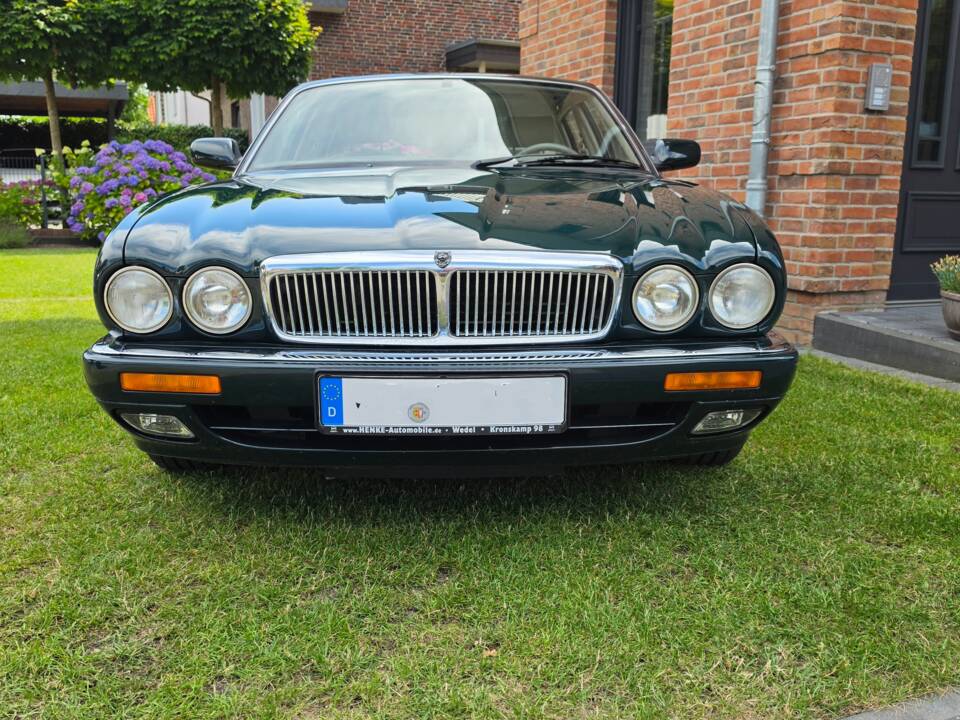 Image 10/26 of Jaguar XJ 6 4.0 Sovereign (1996)