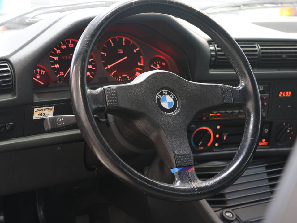 Imagen 9/26 de BMW 325e (1987)