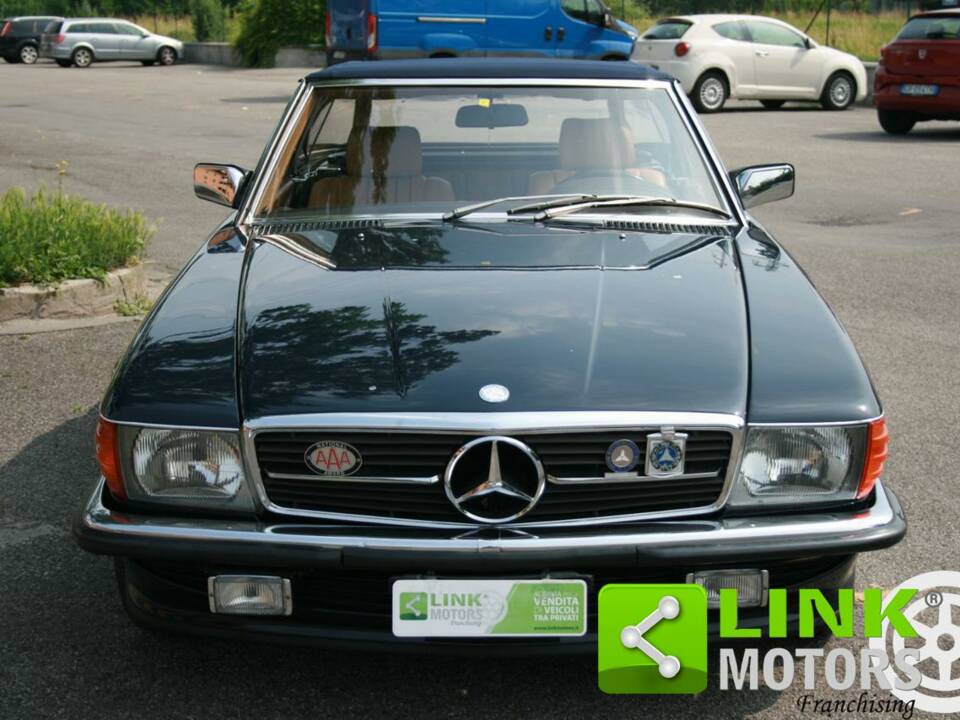 Immagine 3/10 di Mercedes-Benz 380 SL (1983)