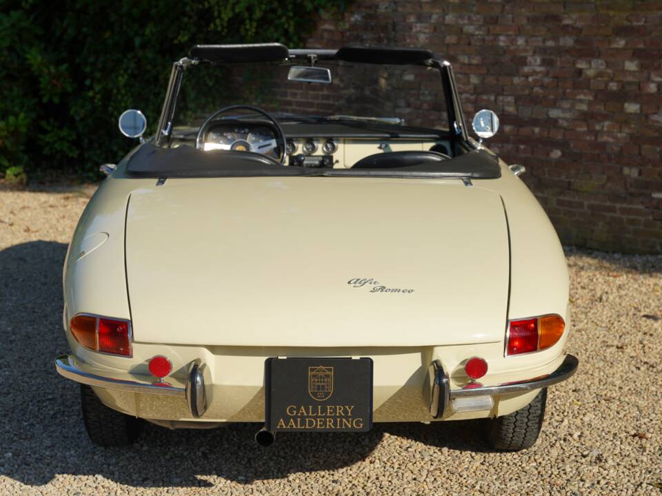 Image 41/50 de Alfa Romeo 1600 Spider Duetto (1967)