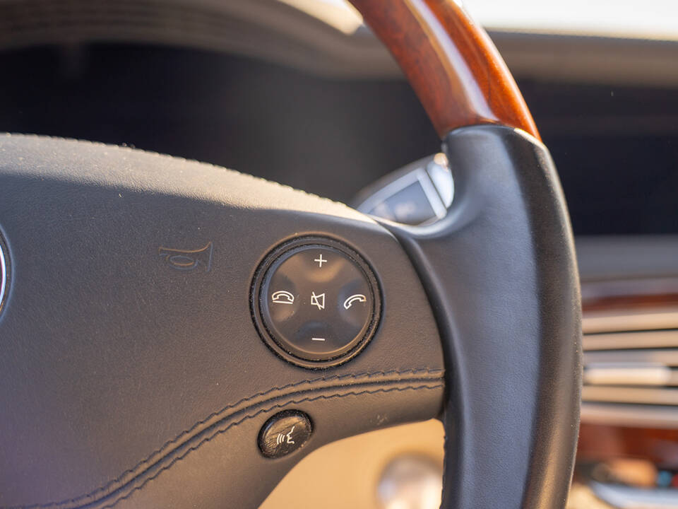 Image 53/67 of Mercedes-Benz CL 500 (2006)