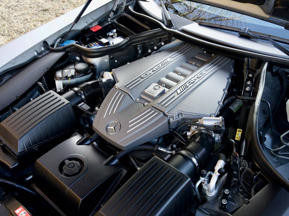Image 21/50 de Mercedes-Benz SLS AMG (2011)