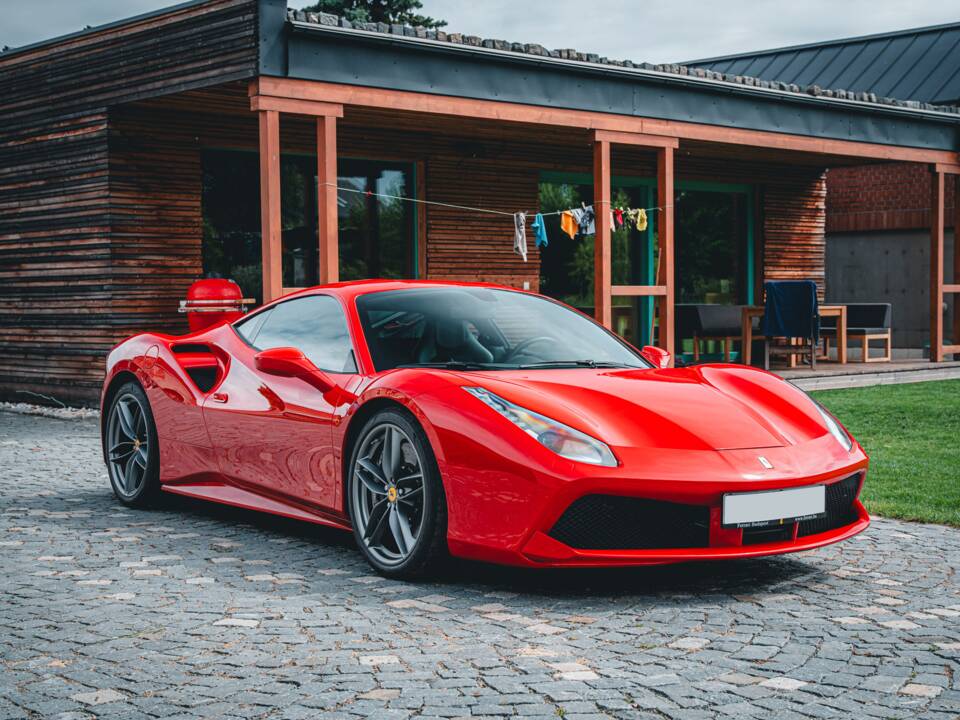 Image 7/56 of Ferrari 488 GTB (2020)