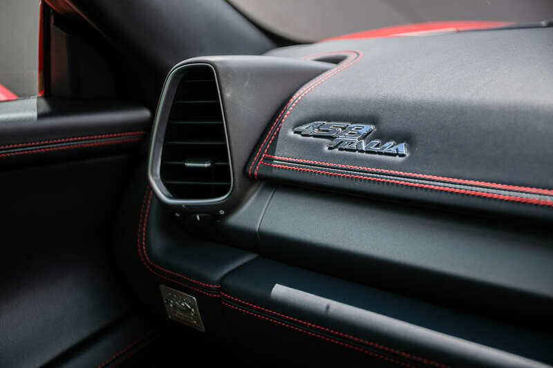 Image 17/50 of Ferrari 458 Italia (2012)