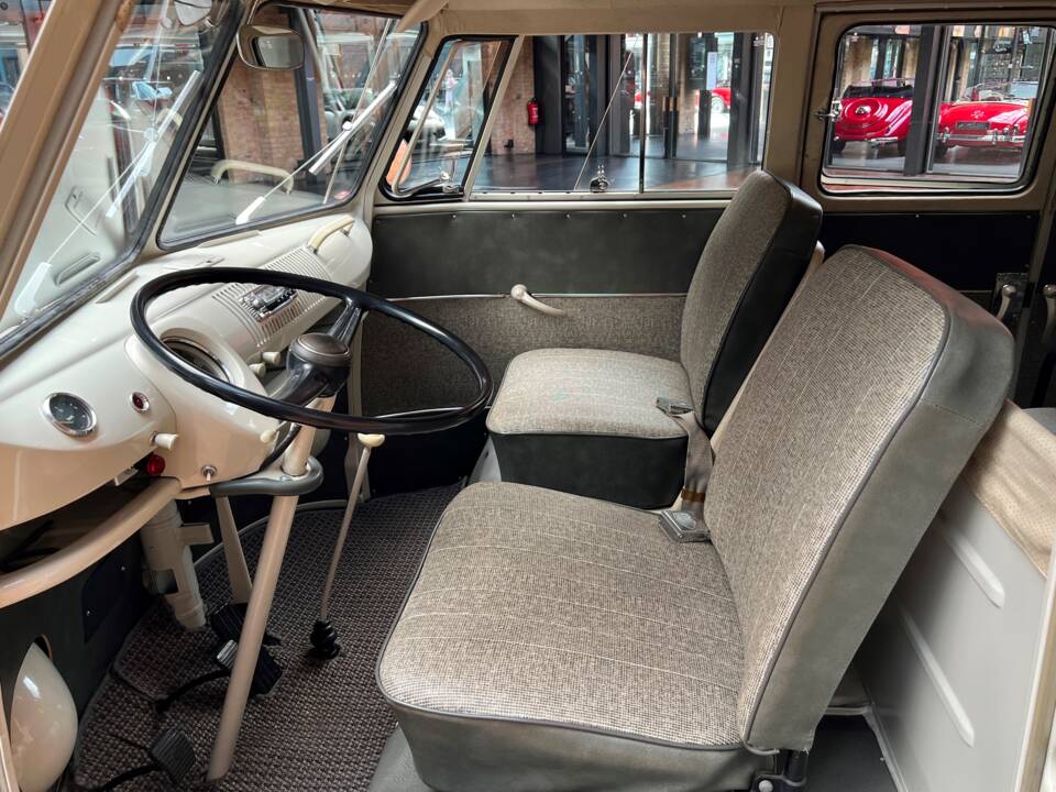 Image 19/36 of Volkswagen T1 minibus (1963)