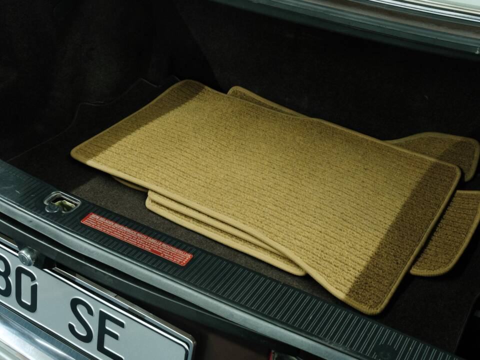 Bild 7/50 von Mercedes-Benz 380 SE (1984)