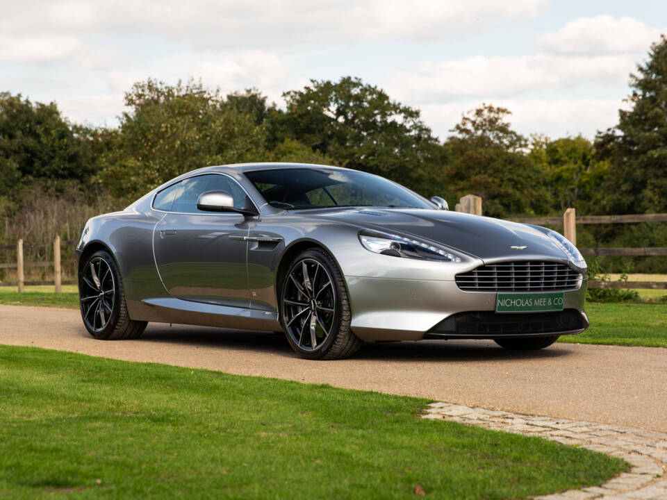 Image 30/78 of Aston Martin DB 9 GT &quot;Bond Edition&quot; (2015)